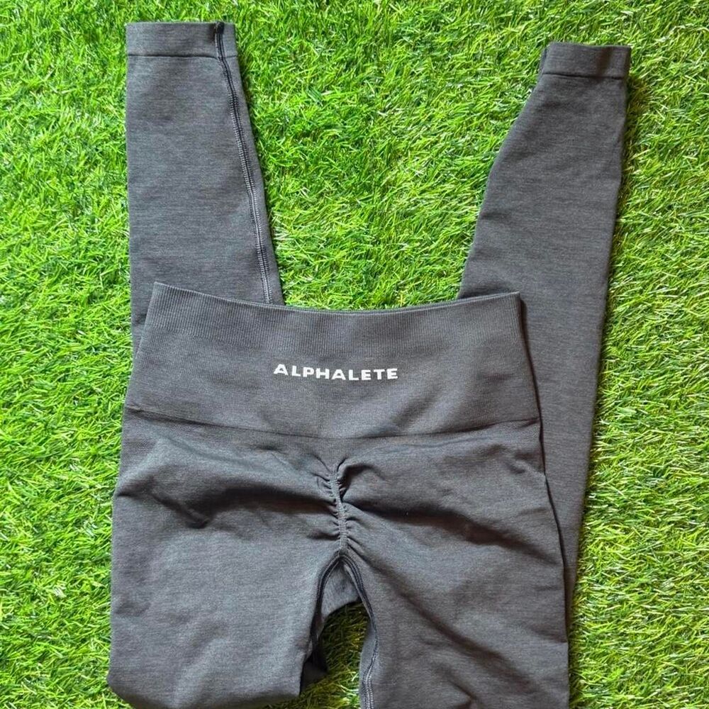 Alphalete Women's Black and Grey Leggings